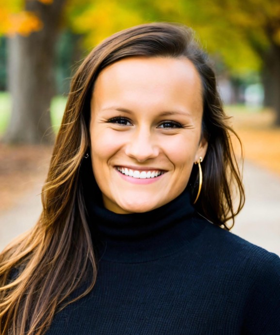 Headshot - Savanna Poulin